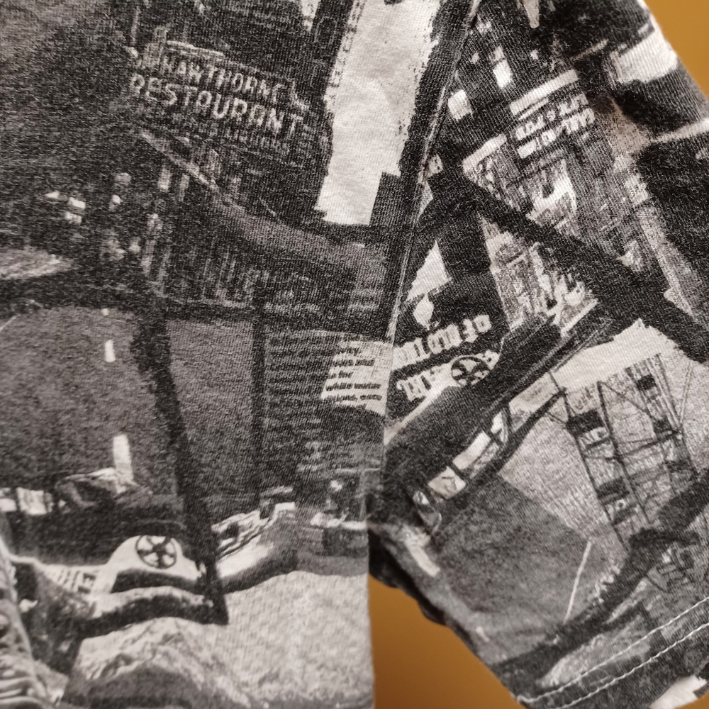 Brooklyn's Best Mens Graphic T-Shirt - Picture 4 of 5